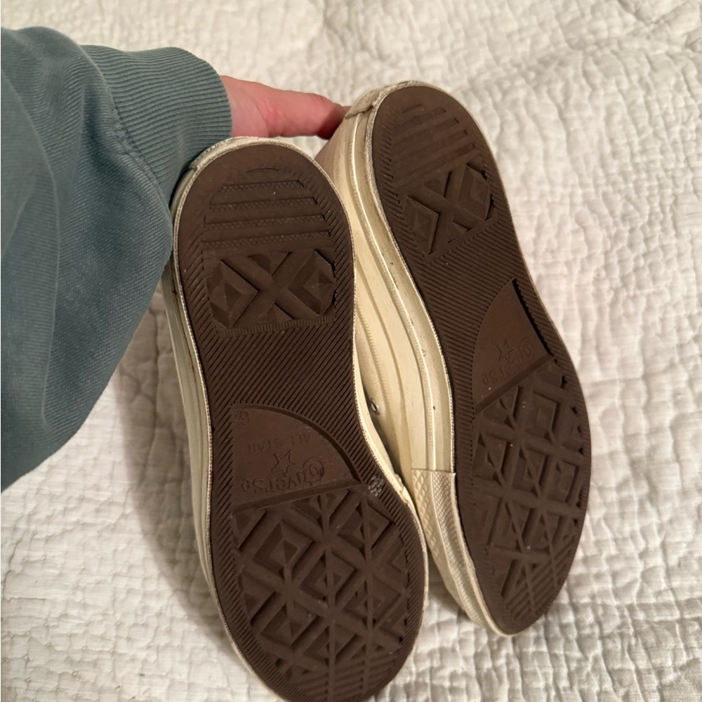 Comme des Garcons PLAY Cream Sneakers with Red Heart - Picture 5 of 8